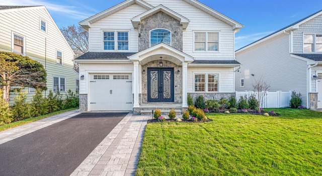 Photo of 8 Violet Ave, Mineola, NY 11501