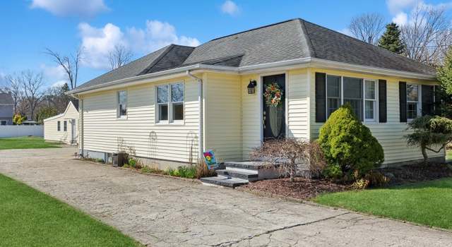 Photo of 838 Church St, Bohemia, NY 11716