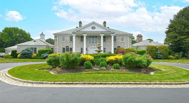 Photo of 9 Colonial Dr, Upper Brookville, NY 11545