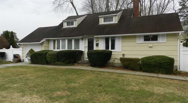 Photo of 9 Leland St, East Northport, NY 11731