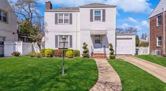 Photo of 10 Birch Ln, Valley Stream, NY 11581