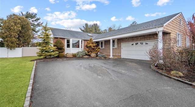 Photo of 25 Joyce Ln, Woodbury, NY 11797