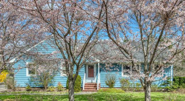 Photo of 520 4th St, Greenport, NY 11944