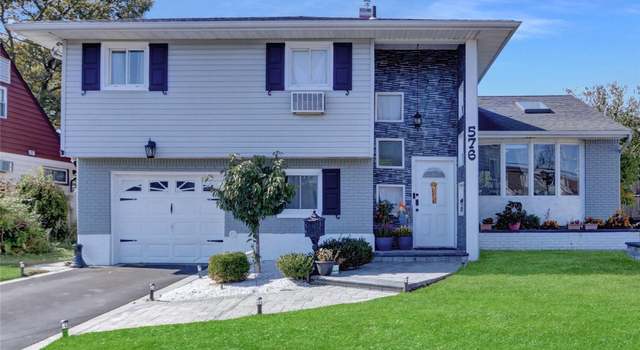 Photo of 576 S Long Beach Ave, Freeport, NY 11520