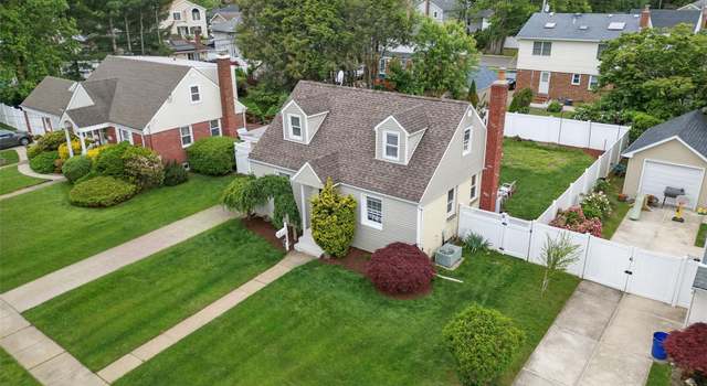 Photo of 1531 Sidney Pl, East Meadow, NY 11554