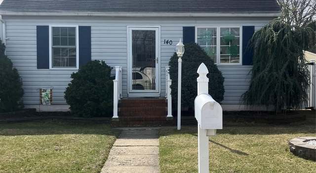 Photo of 140 Pleasantview Ct, Copiague, NY 11726
