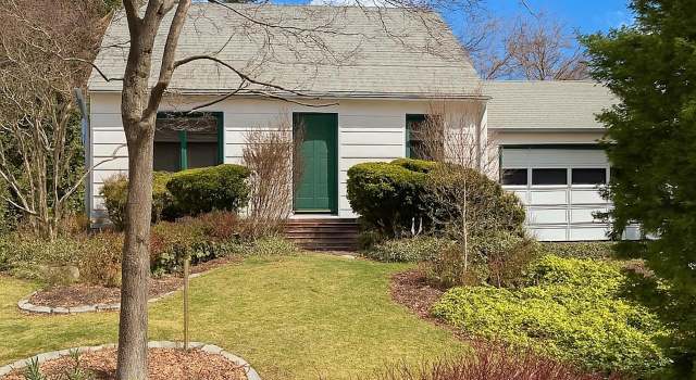 Photo of 11 Mansion Dr, Hyde Park, NY 12538
