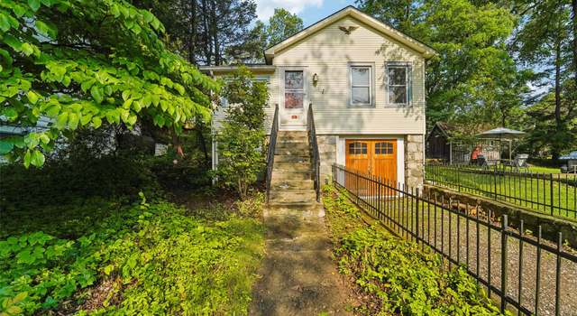 Photo of 15 Pine St, Lake Peekskill, NY 10537