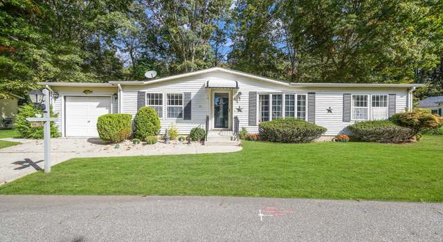 Photo of 1407 Middle Rd #12, Calverton, NY 11933