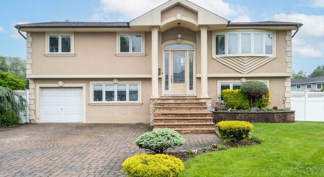 Photo of 27 Suzanne Ln, Bethpage, NY 11714