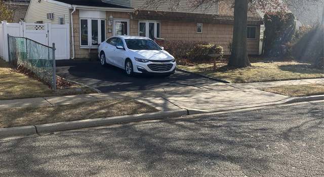 Property at 43 Boat Ln, Levittown, NY 11756, 6 beds, 3 baths
