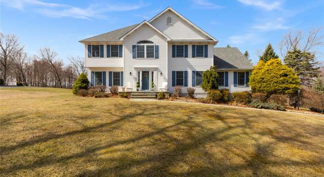 Photo of 15 Shoshone Dr, Katonah, NY 10536