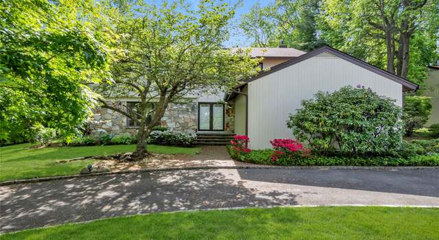 Photo of 8 Bolton Dr, Manhasset, NY 11030