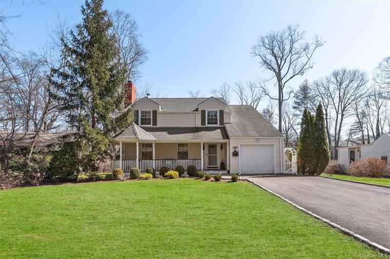Photo of 4 Livingston Rd Scarsdale, NY 10583