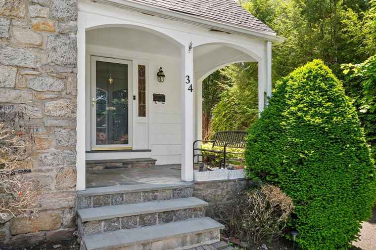 Photo of 34 Helena Ave Yonkers, NY 10710