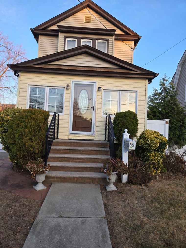 Photo of 35 Elmwood St Valley Stream, NY 11581