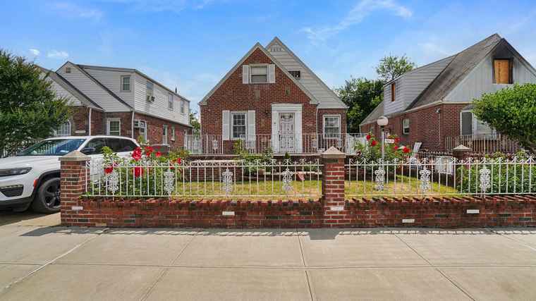 Photo of 130-21 235 St Rosedale, NY 11422