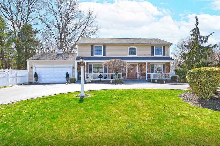 Photo of 42 Campbell Dr Dix Hills, NY 11746
