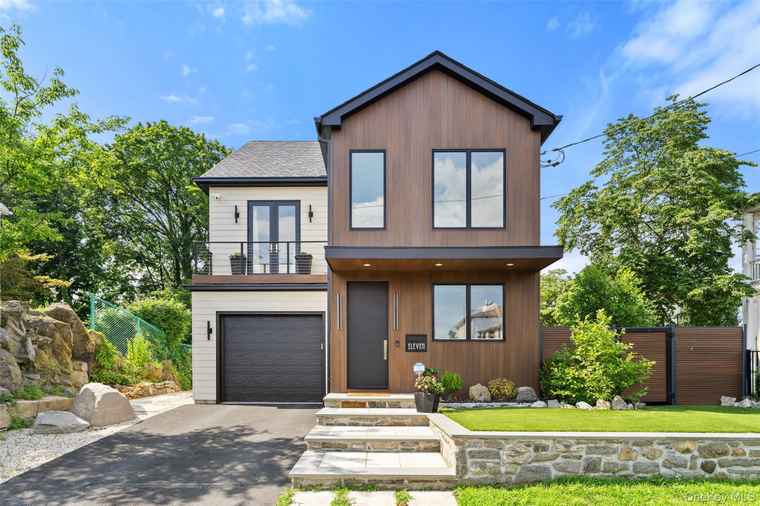 Photo of 11 Castle St Bronxville, NY 10708