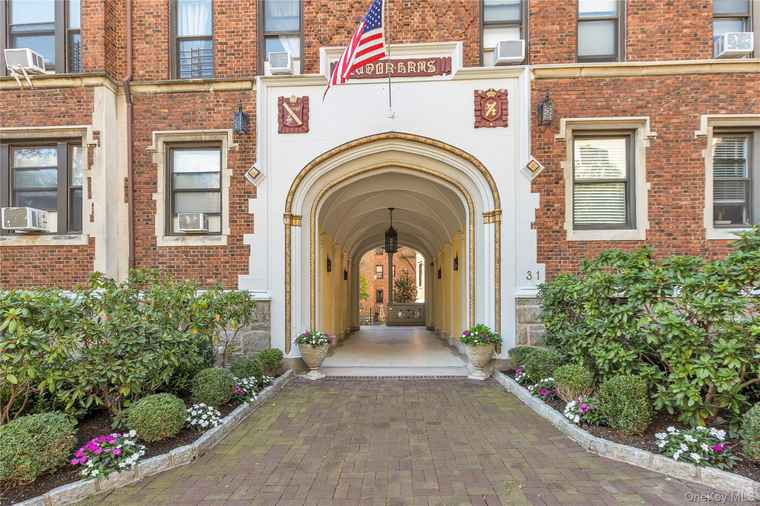 Photo of 31 Pondfield Rd W #1 Bronxville, NY 10708