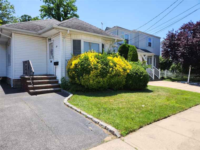 Photo of 14 Argyle St W Valley Stream, NY 11580
