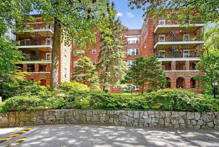 Photo of 1360 Midland Ave Unit 4F Bronxville, NY 10708