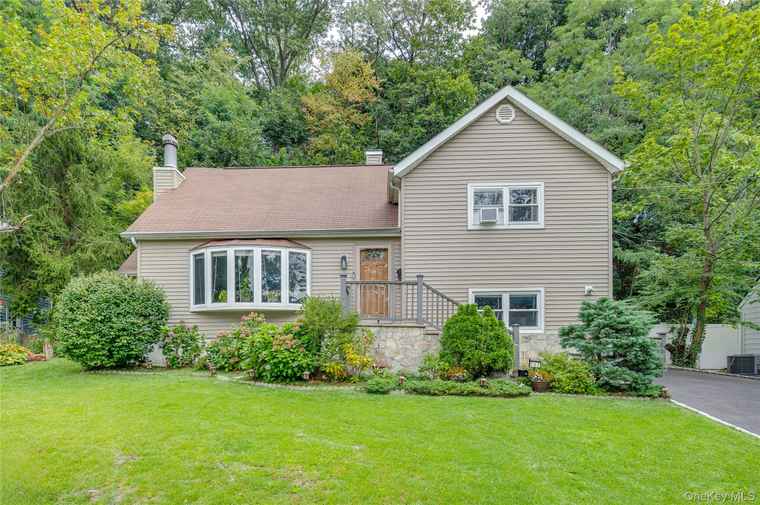 Photo of 142 Pembrook Dr Yonkers, NY 10710
