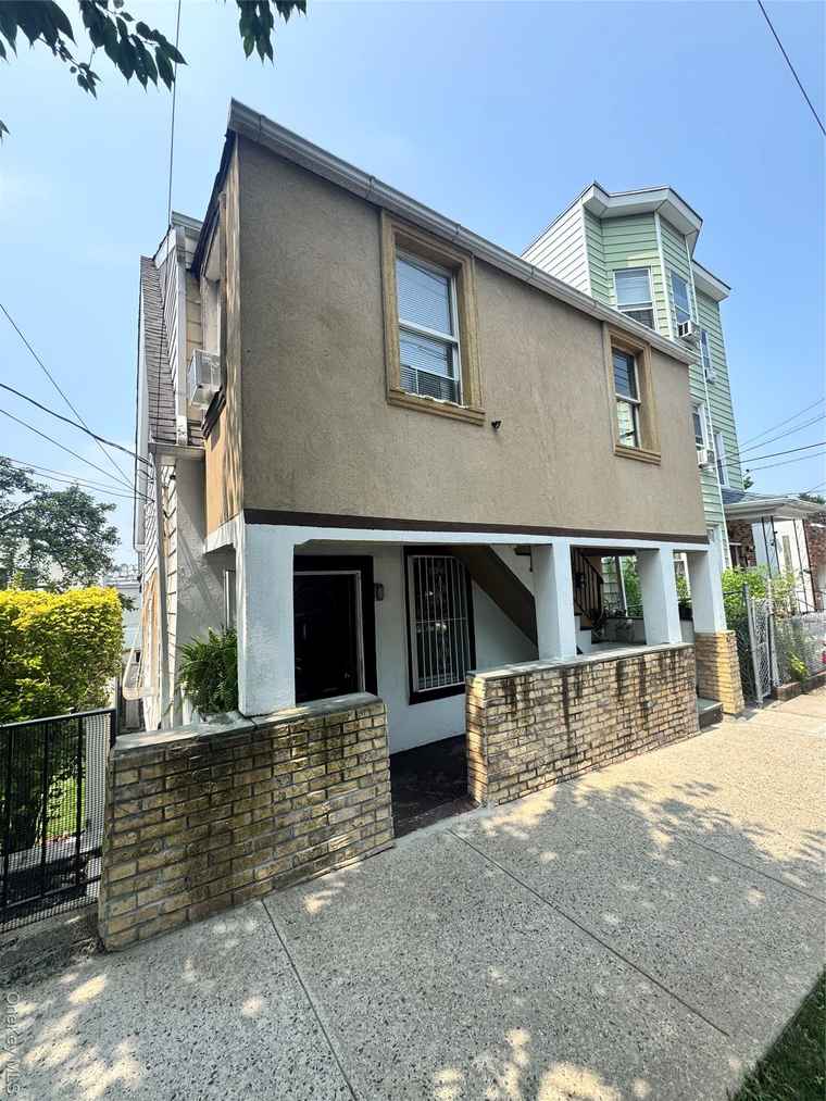 Photo of 33 Colin St Yonkers, NY 10701