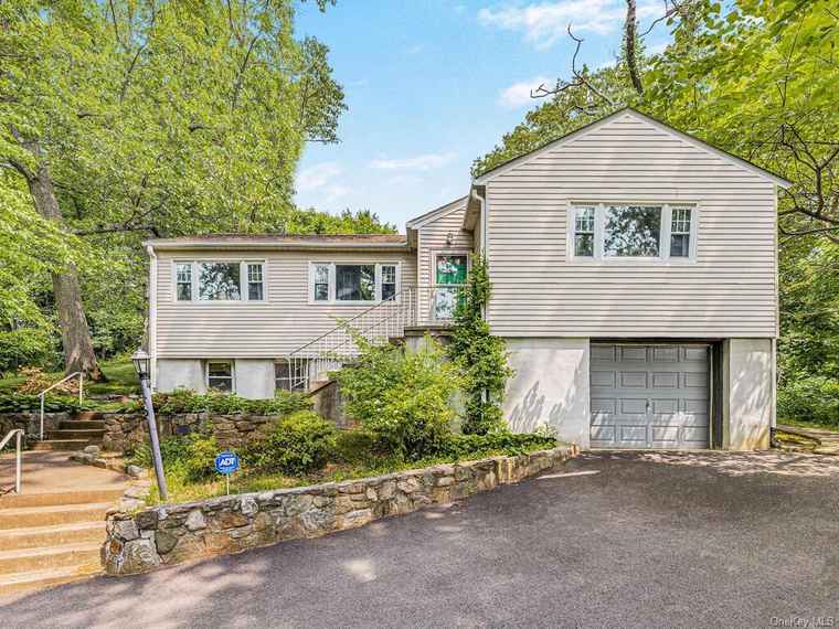 Photo of 6 Westminster Dr Yonkers, NY 10710