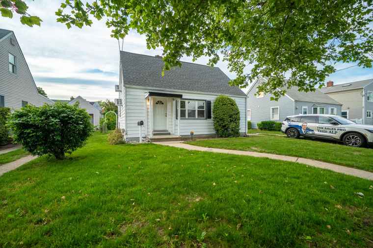 Photo of 31 Peninsula Blvd Valley Stream, NY 11581