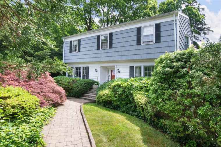 Photo of 3 Little Ln White Plains, NY 10605