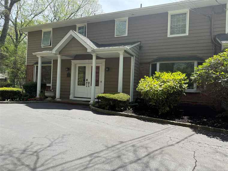 Photo of 8 Lisa Dr Dix Hills, NY 11746