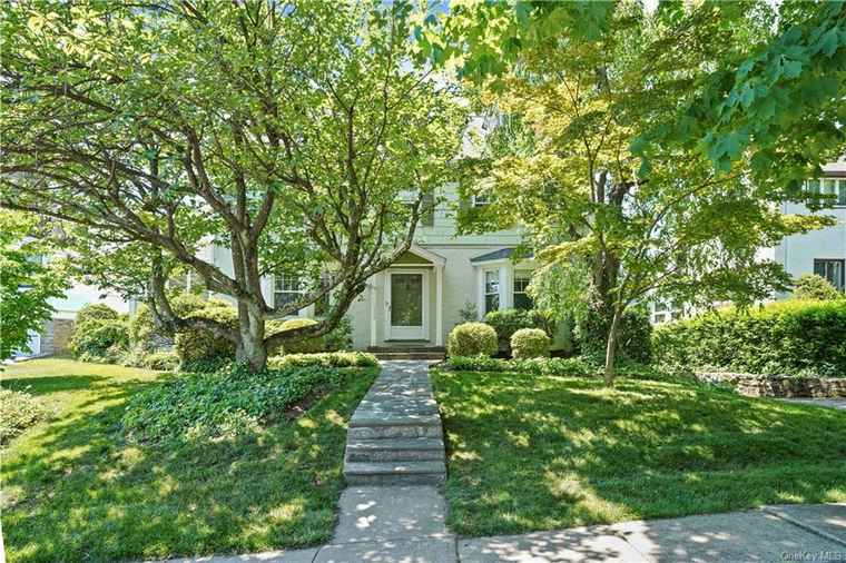 Photo of 55 Iroquois Rd Yonkers, NY 10710