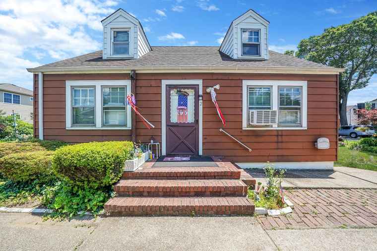 Photo of 7 Zemek St Valley Stream, NY 11580