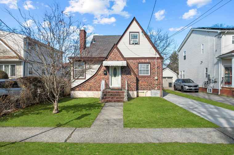 Photo of 55 Ethel St Valley Stream, NY 11580
