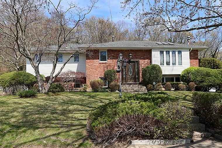 Photo of 80 Lauren Ave Dix Hills, NY 11746