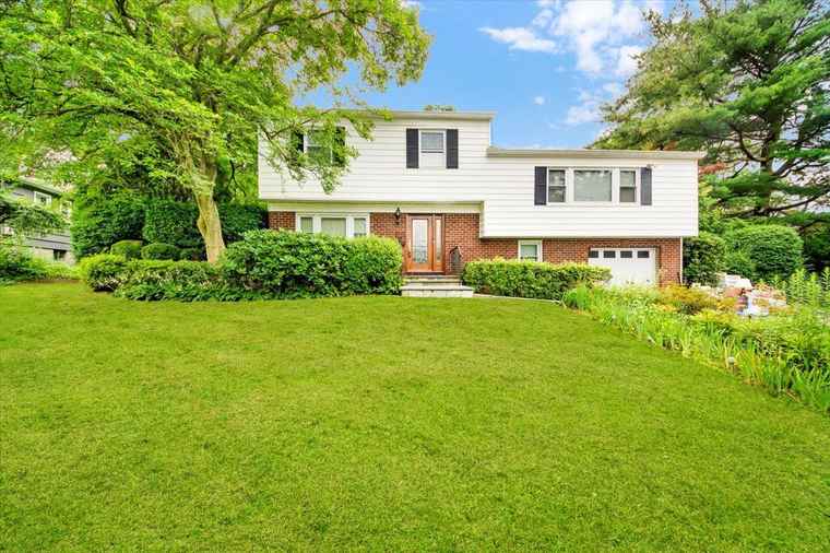Photo of 50 Chester Dr Yonkers, NY 10710