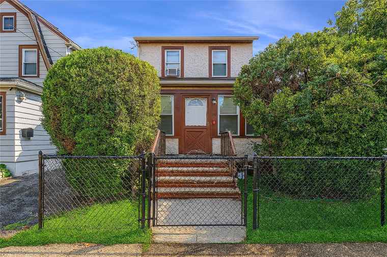 Photo of 110 Buscher Ave Valley Stream, NY 11580