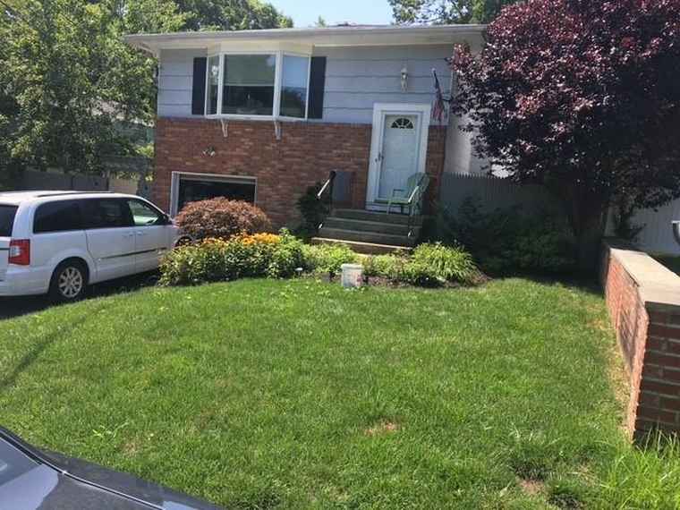 Photo of 10 Talman Pl Dix Hills, NY 11746