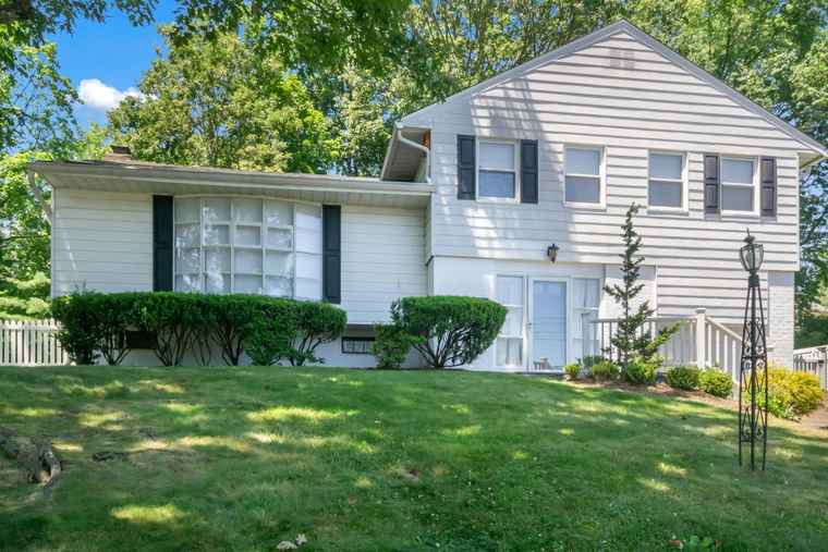 Photo of 92 Wiltshire Rd Scarsdale, NY 10583