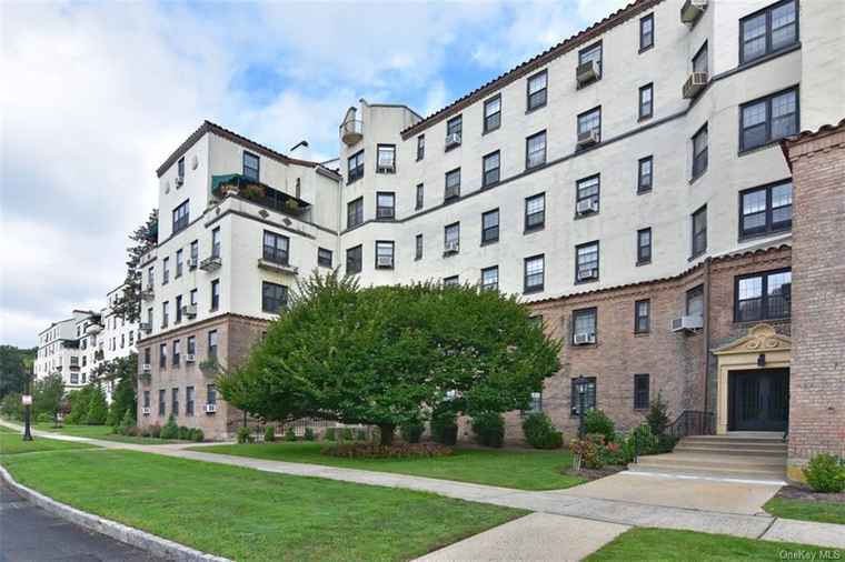 Photo of 1273 North Ave Unit 3C, Ent.4 New Rochelle, NY 10804