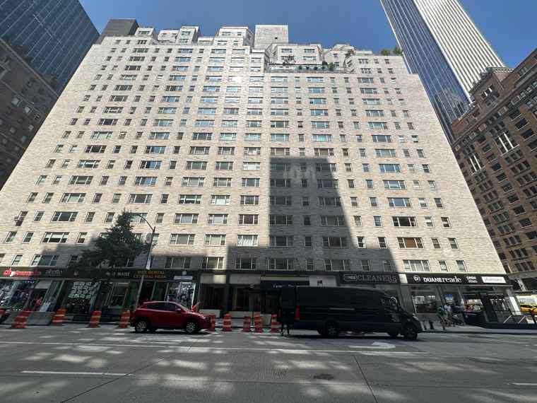 Photo of 100 West 57th St Unit 2G New York (Manhattan), NY 10019