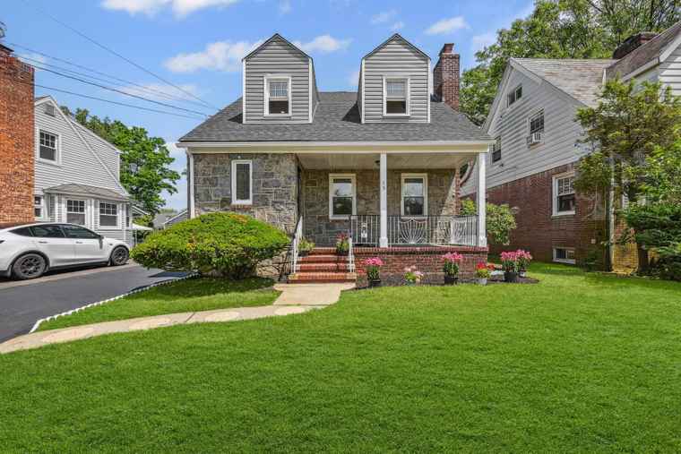 Photo of 73 Broadway Valley Stream, NY 11580