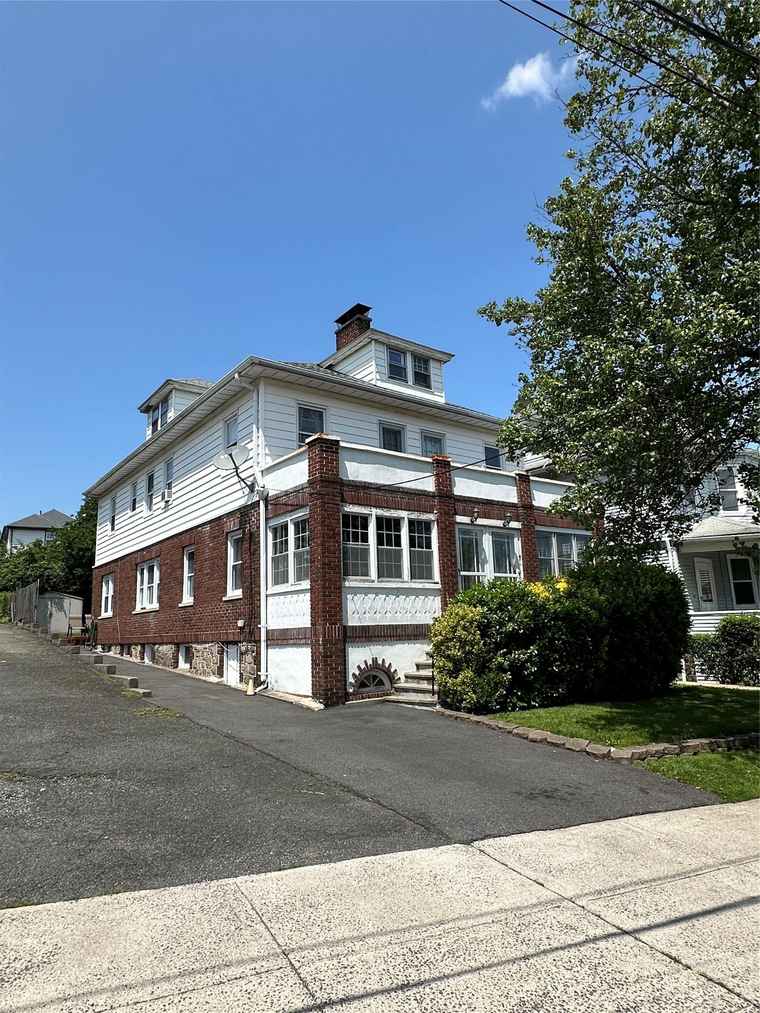 Photo of 7 Flower St New Rochelle, NY 10801