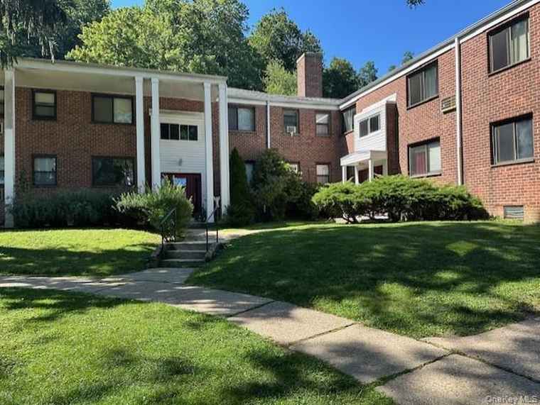 Photo of 5 Lawrence Dr Unit A White Plains, NY 10603
