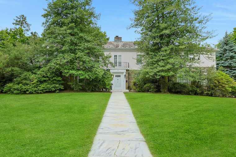 Photo of 50 Forest Cir New Rochelle, NY 10804