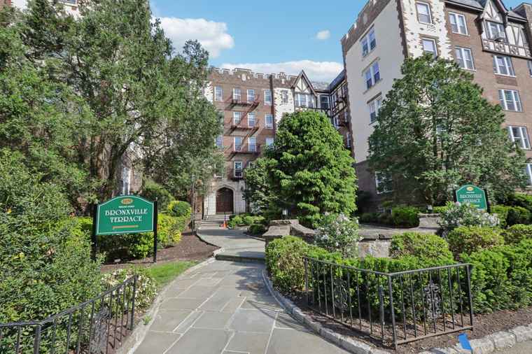 Photo of 1470 Midland Ave Unit 3O Bronxville, NY 10708