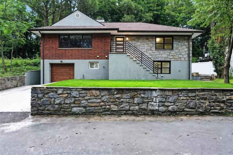Photo of 28 Woodycrest Ave Yonkers, NY 10701