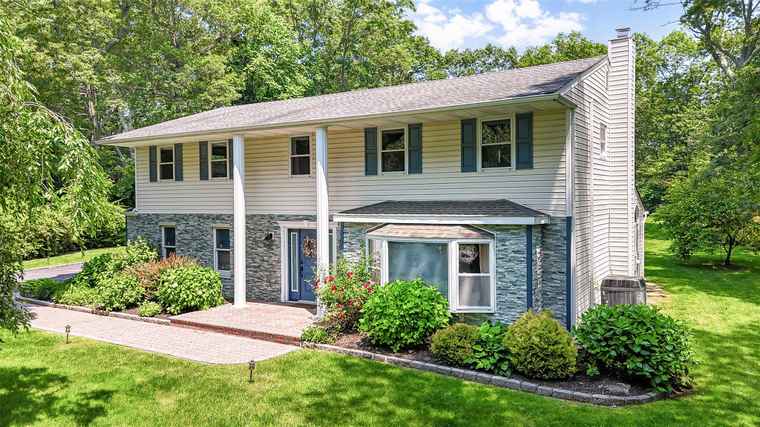 Photo of 28 Highland Blvd Dix Hills, NY 11746