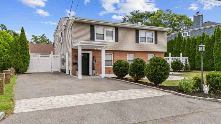 Photo of 165 Jennifer Ln Yonkers, NY 10710